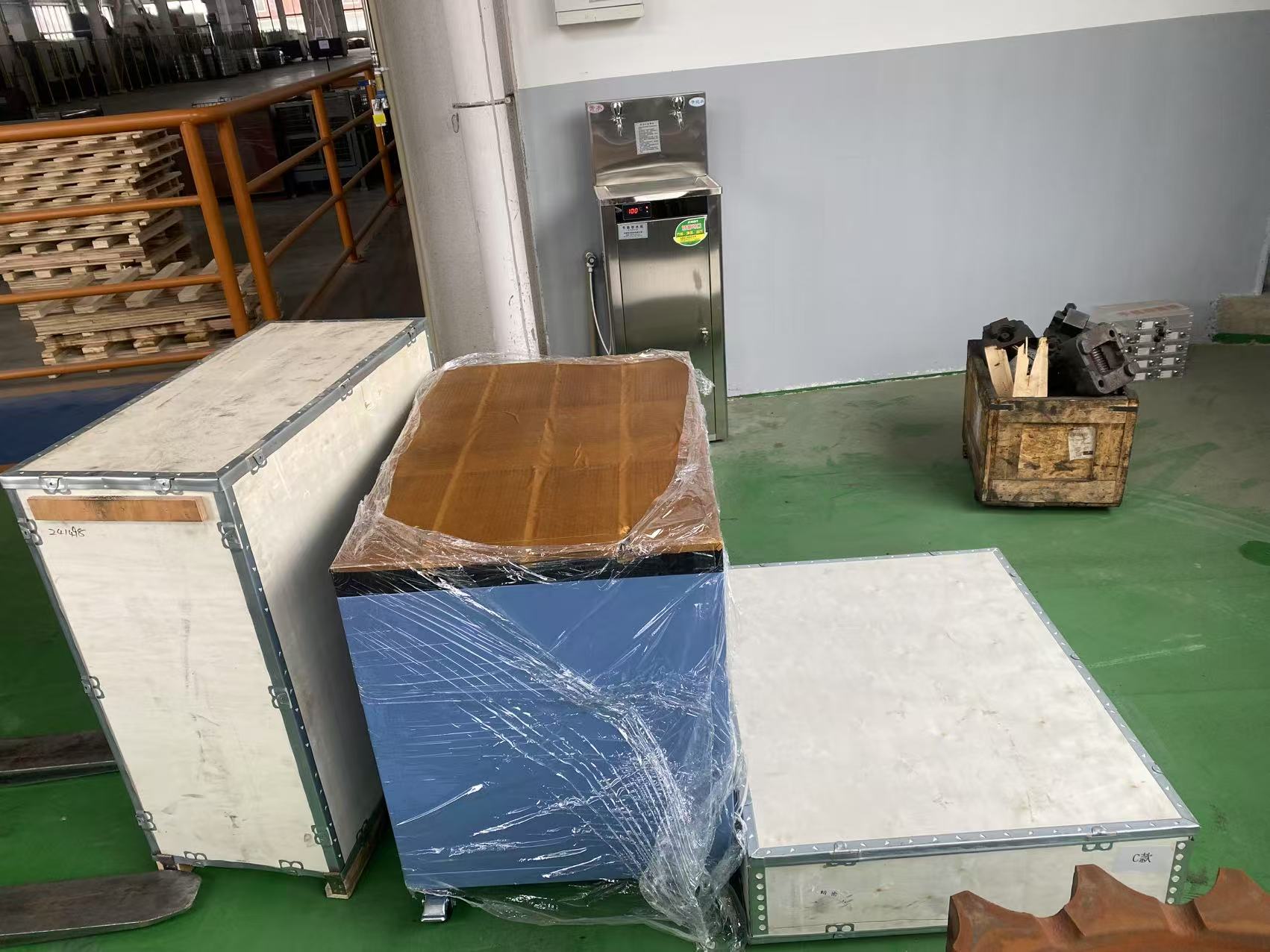 感谢泉州市xx机械设备有限公司惠购武夷山台钻Z4116，移动工作台和M36摇臂伺服攻丝机